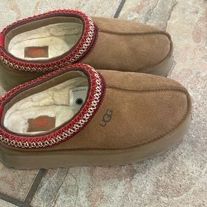 Ugg Tasman platform size 6